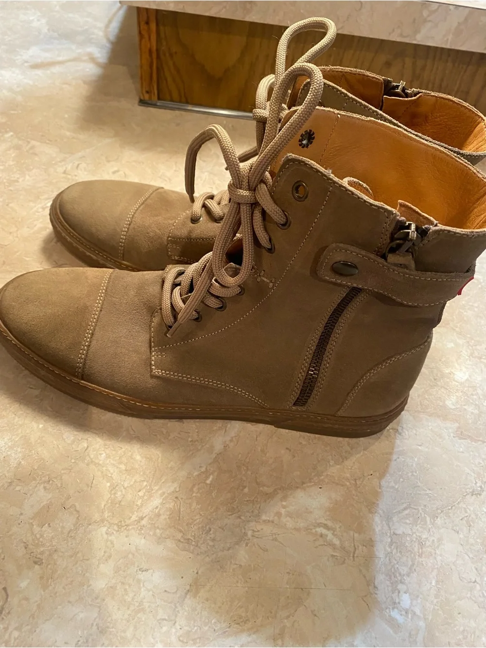 Hunter Men's Tan Suede Chukka Lace-Up Boots